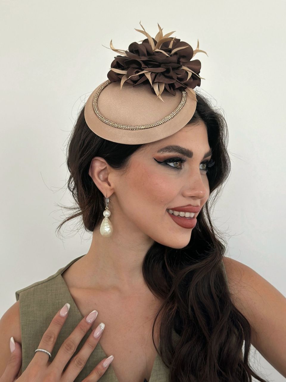 Vualet Şapka Nasıl Takılır? Zarif ve Vintage Kombinler İçin Stil Rehberi