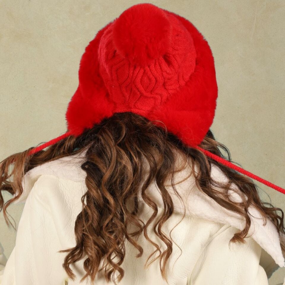 Lona Kırmızı Renk Ponponlu Şapka