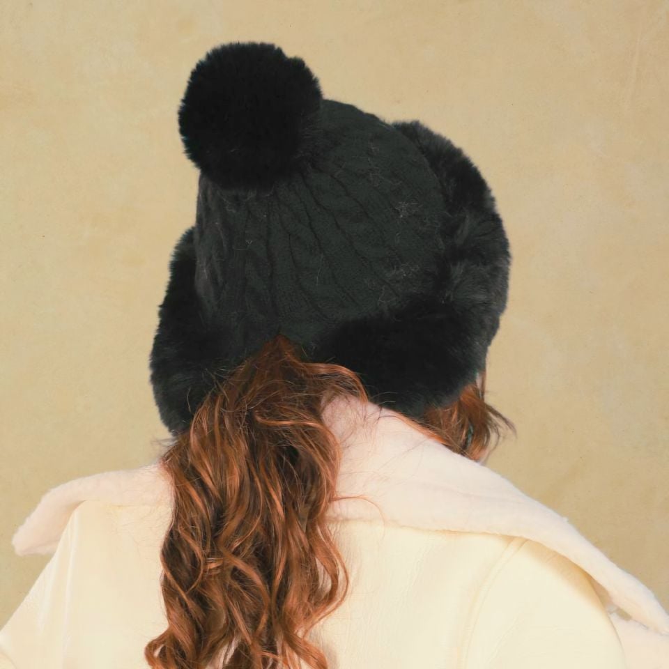 Lona Siyah Renk Ponponlu Şapka