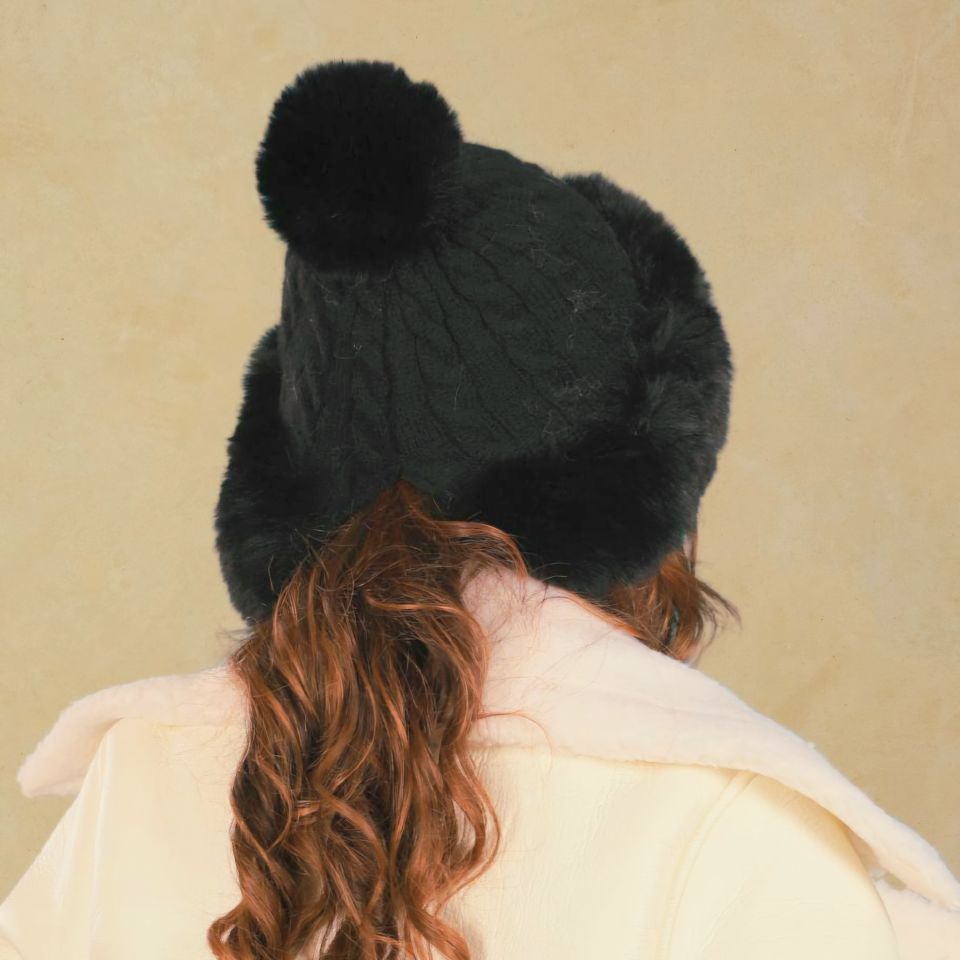 Lona Siyah Renk Ponponlu Şapka