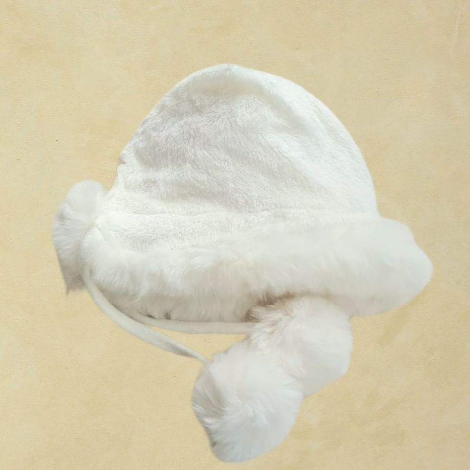 Lona Ekru Renk Ponponlu Şapka