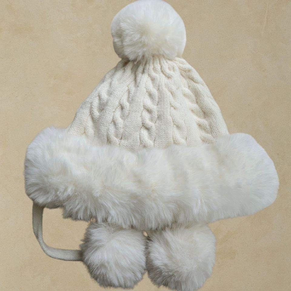 Lona Ekru Renk Ponponlu Şapka