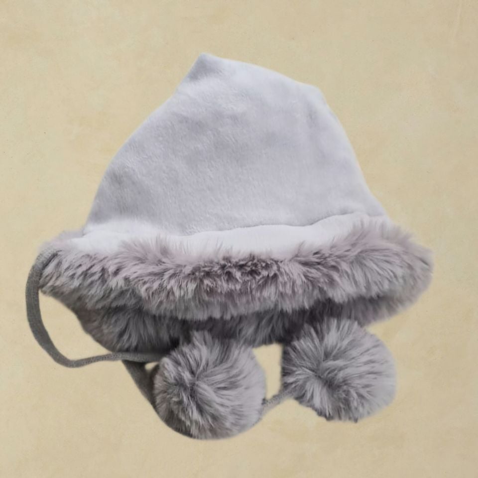 Lona Gri Renk Ponponlu Şapka