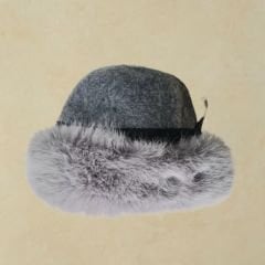 Amy Gri Renk Saf Yün Peluşlu   Şapka