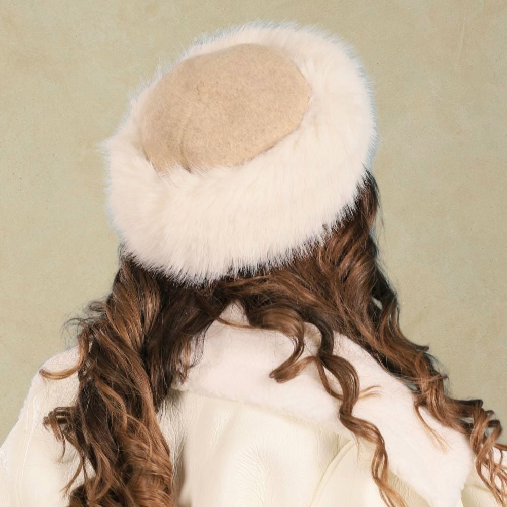 Amy Capicino Renk Saf Yün   Peluşlu Şapka