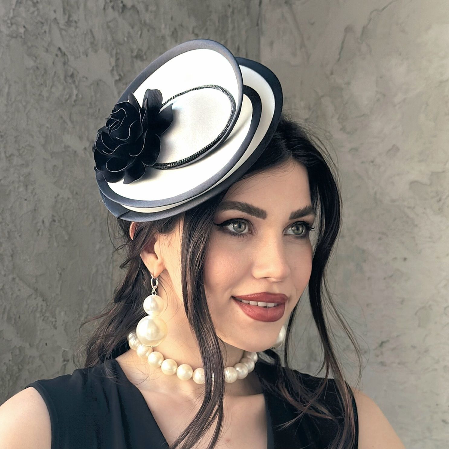 Reneta Siyah Beyaz Renk Vualet 20 cm