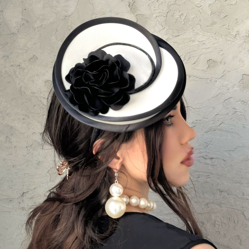 Reneta Siyah Beyaz Renk Vualet 20 cm