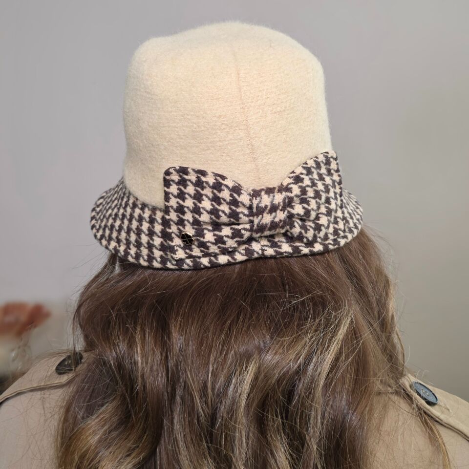 Della Krem Renk Saf Yün Kumaş Şapka