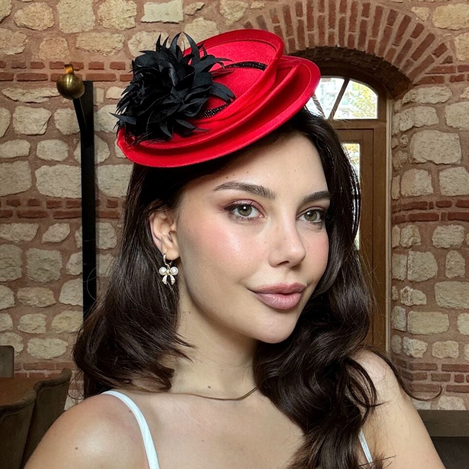 Reneta Kırmızı Siyah Renk Vualet 20 cm