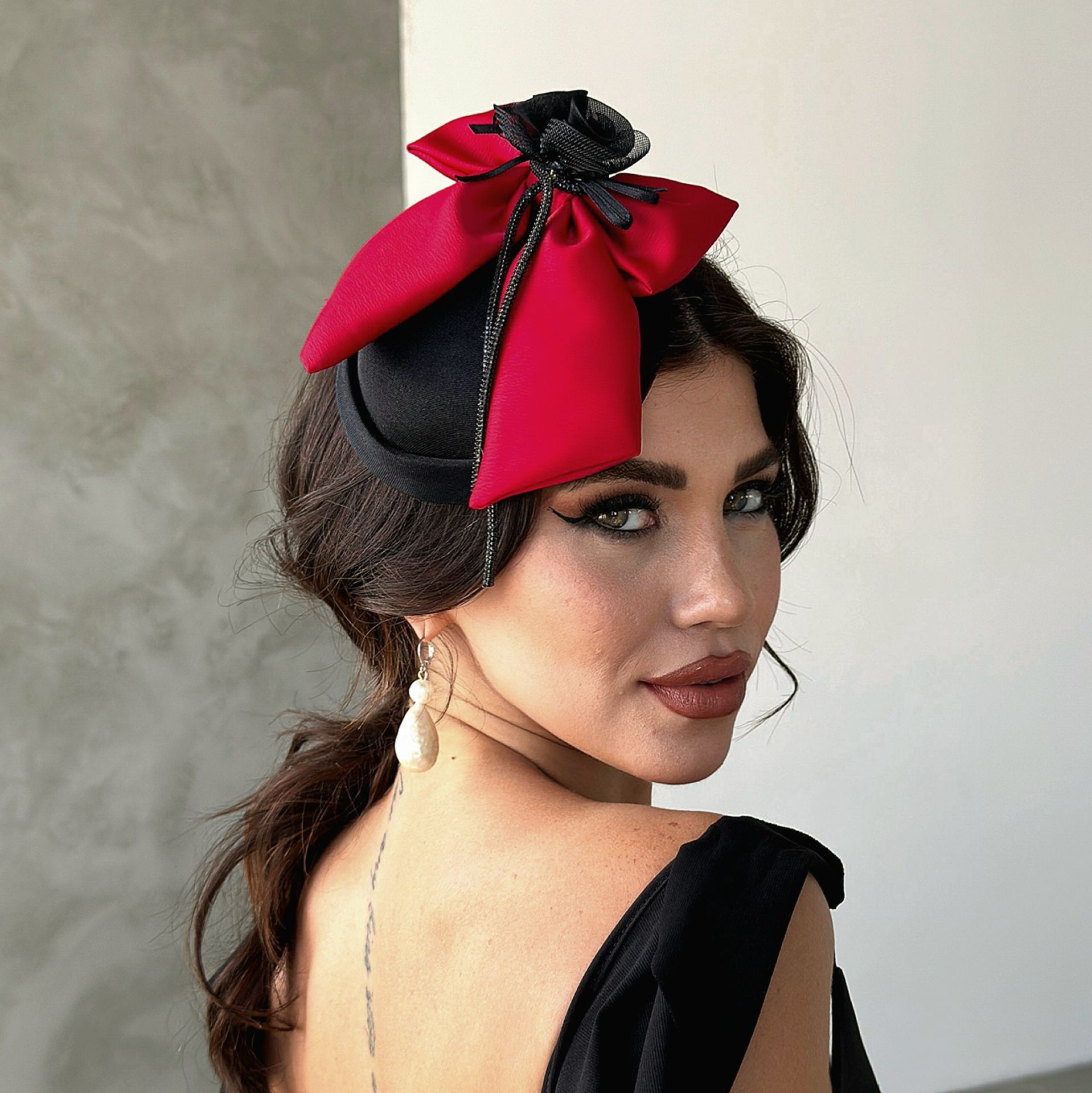 Hazel Kırmızı Siyah Renk Vualet 20 cm