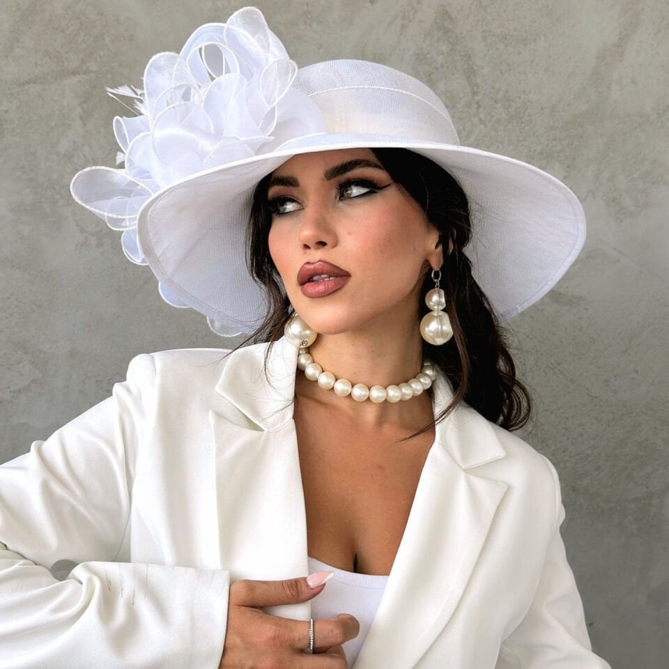 Dawn Beyaz Renk Elegan Şapka 45 cm Özel Şapka Kutulu