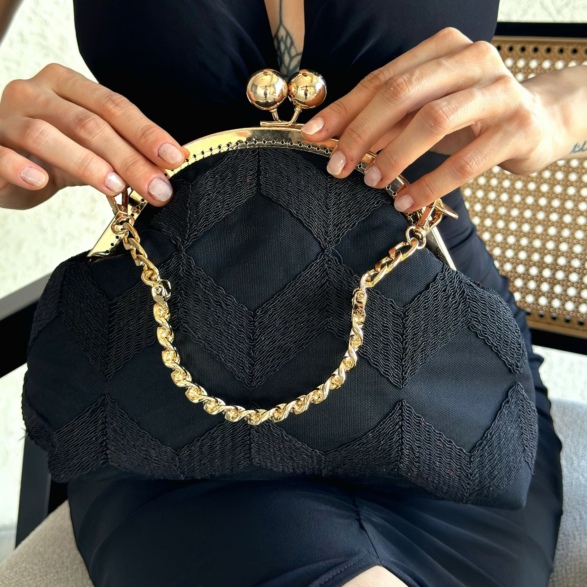 Topuz Model Siyah Brode Kumaş Tasarım Çanta