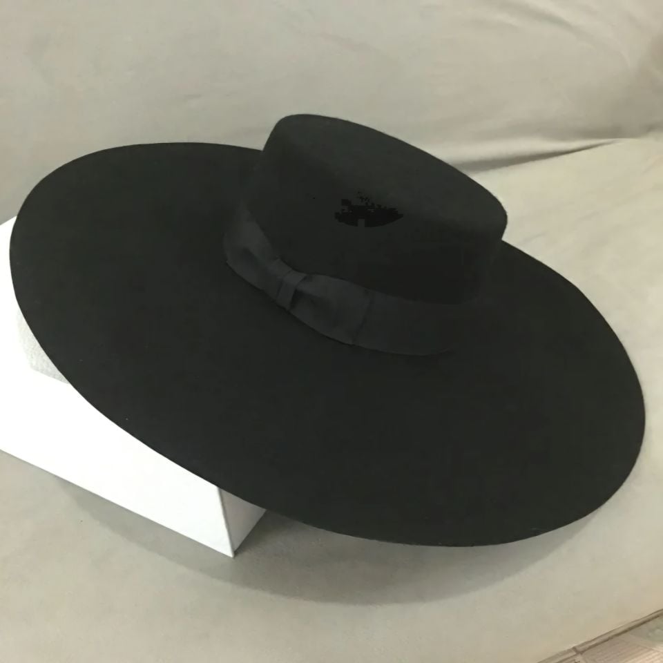 Valencia Derby Model Siyah Şapka 48 cm