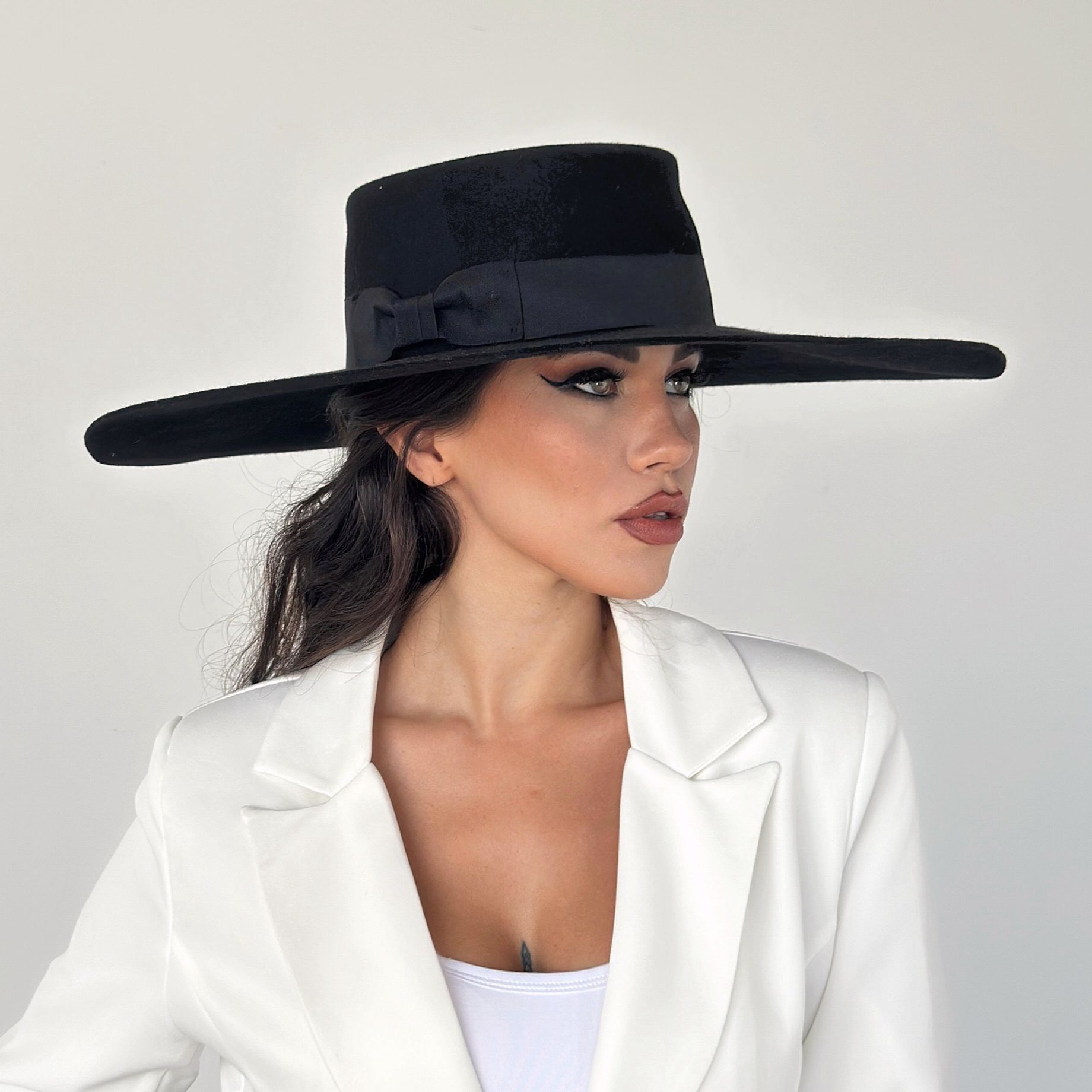 Valencia Derby Model Siyah Şapka 48 cm