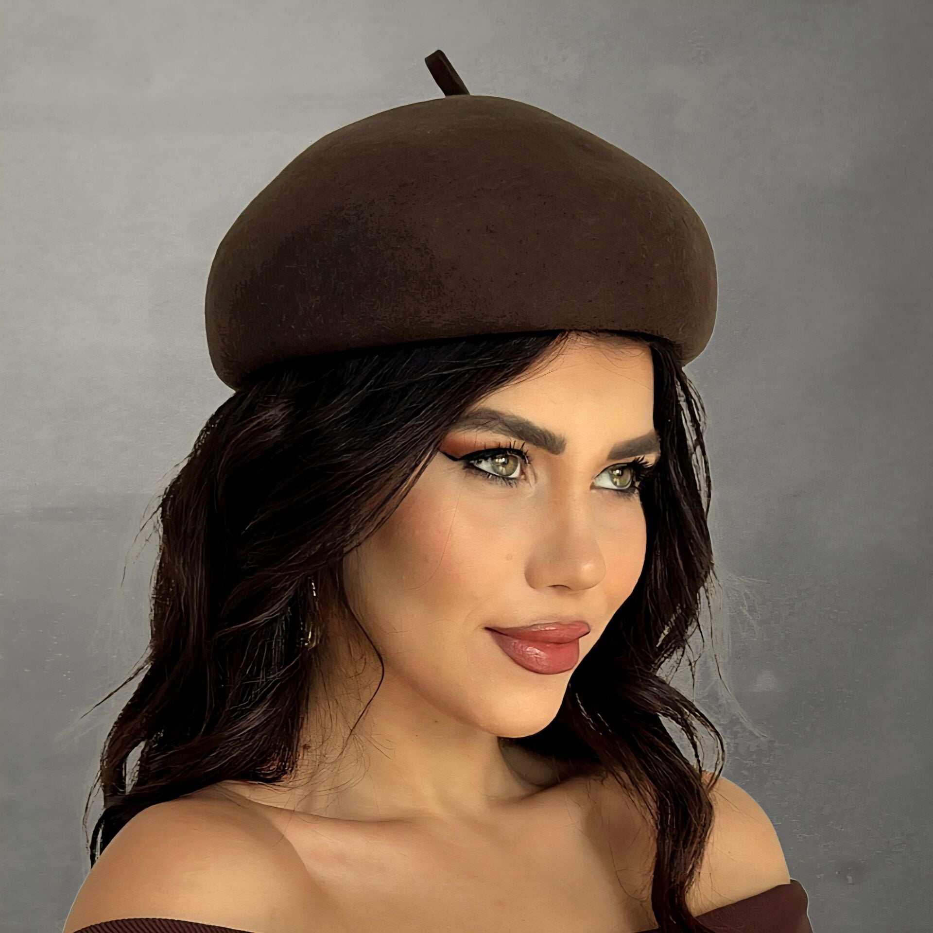 Nomi Kahverengi Şapka