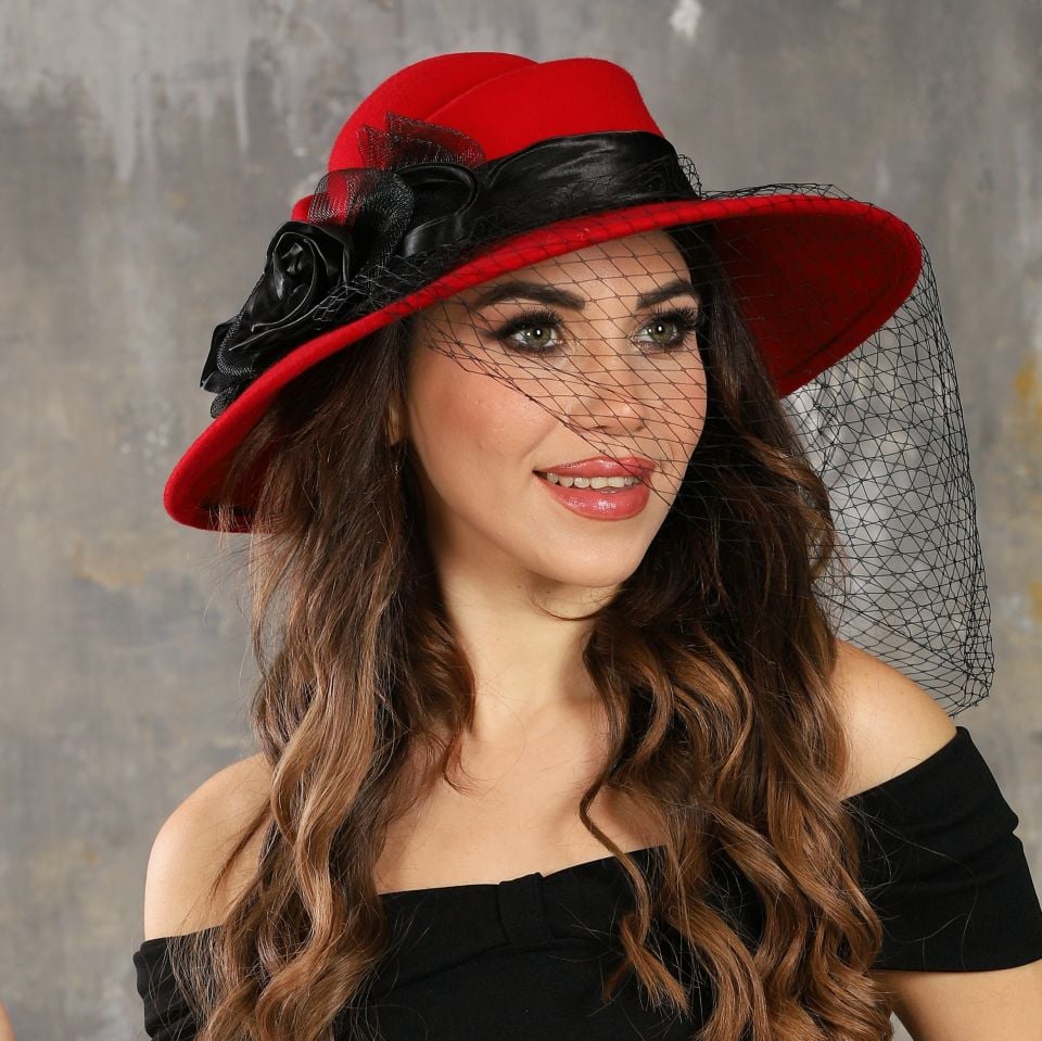 Almira Kırmızı Renk Derby Model Şapka