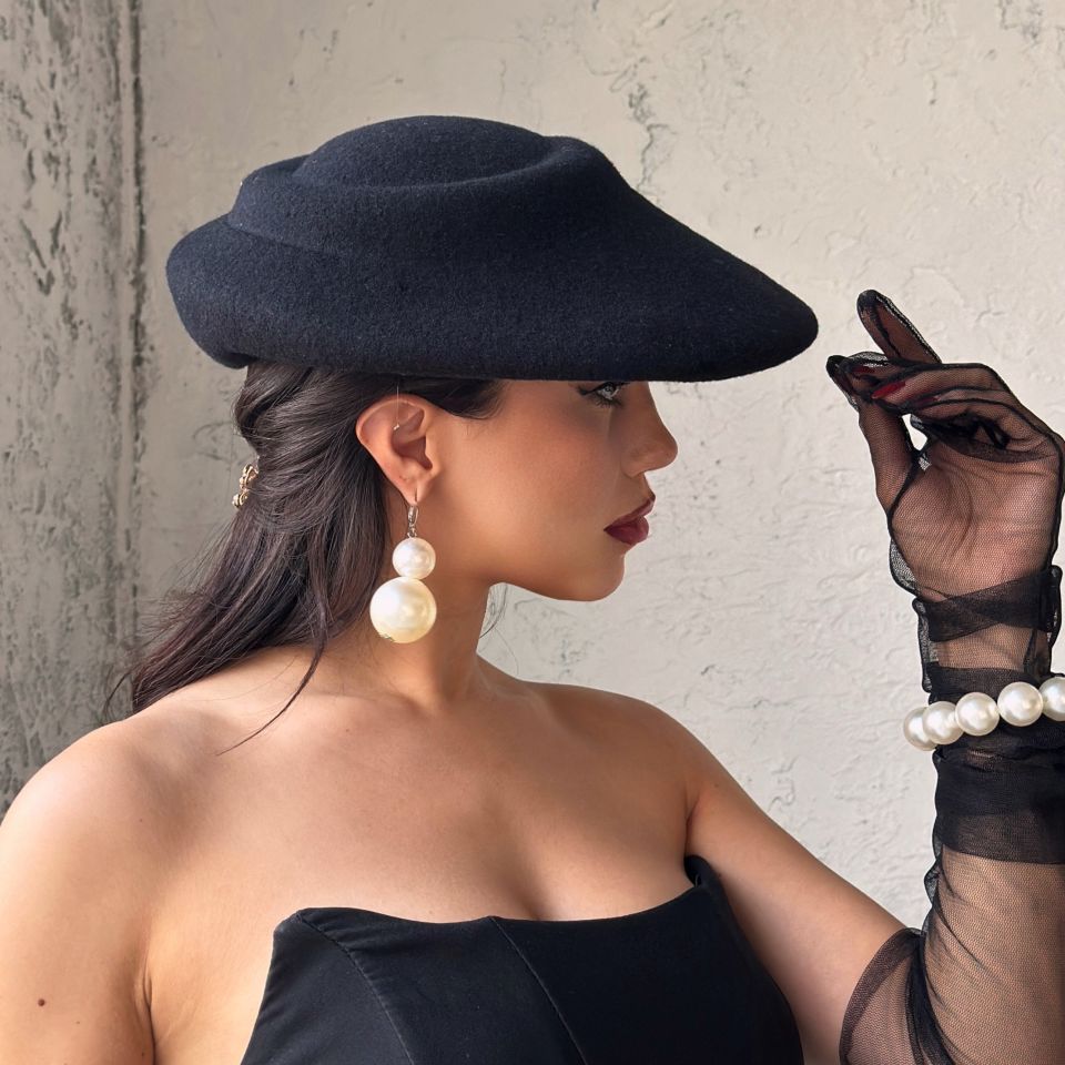 Astrid Siyah Renk Derby Şapka 34 cm