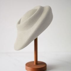 Astrid Krem Renk Derby Şapka 34 cm