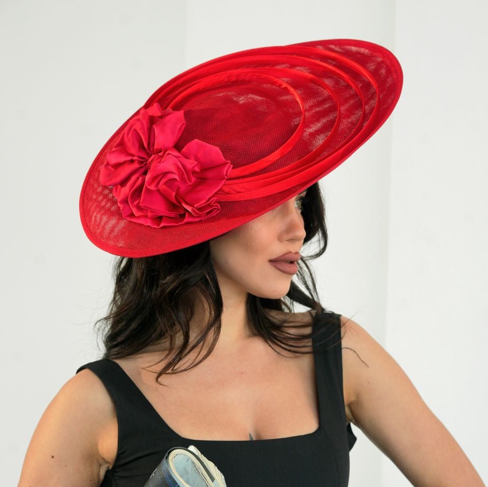 Mathilda Kırmızı Renk Vualet 45 cm Özel Şapka Kutulu