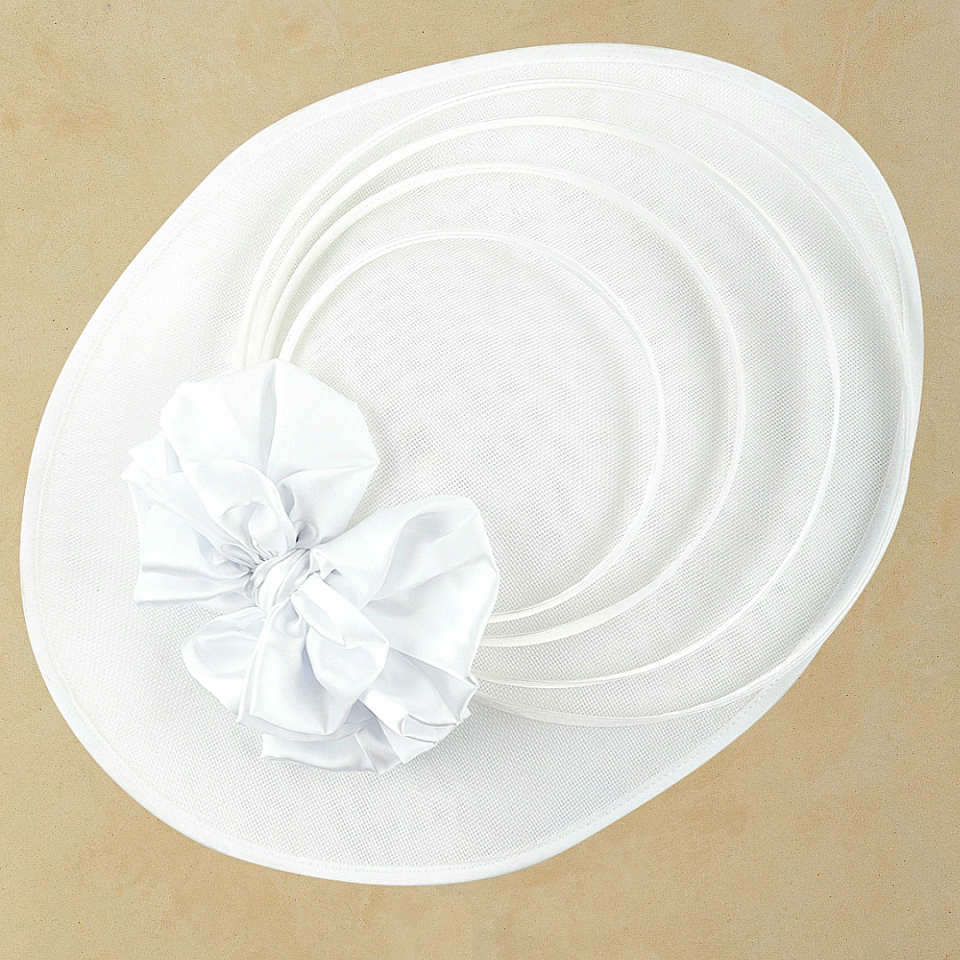 Mathilda Beyaz Renk Vualet 45 cm Özel Şapka Kutulu