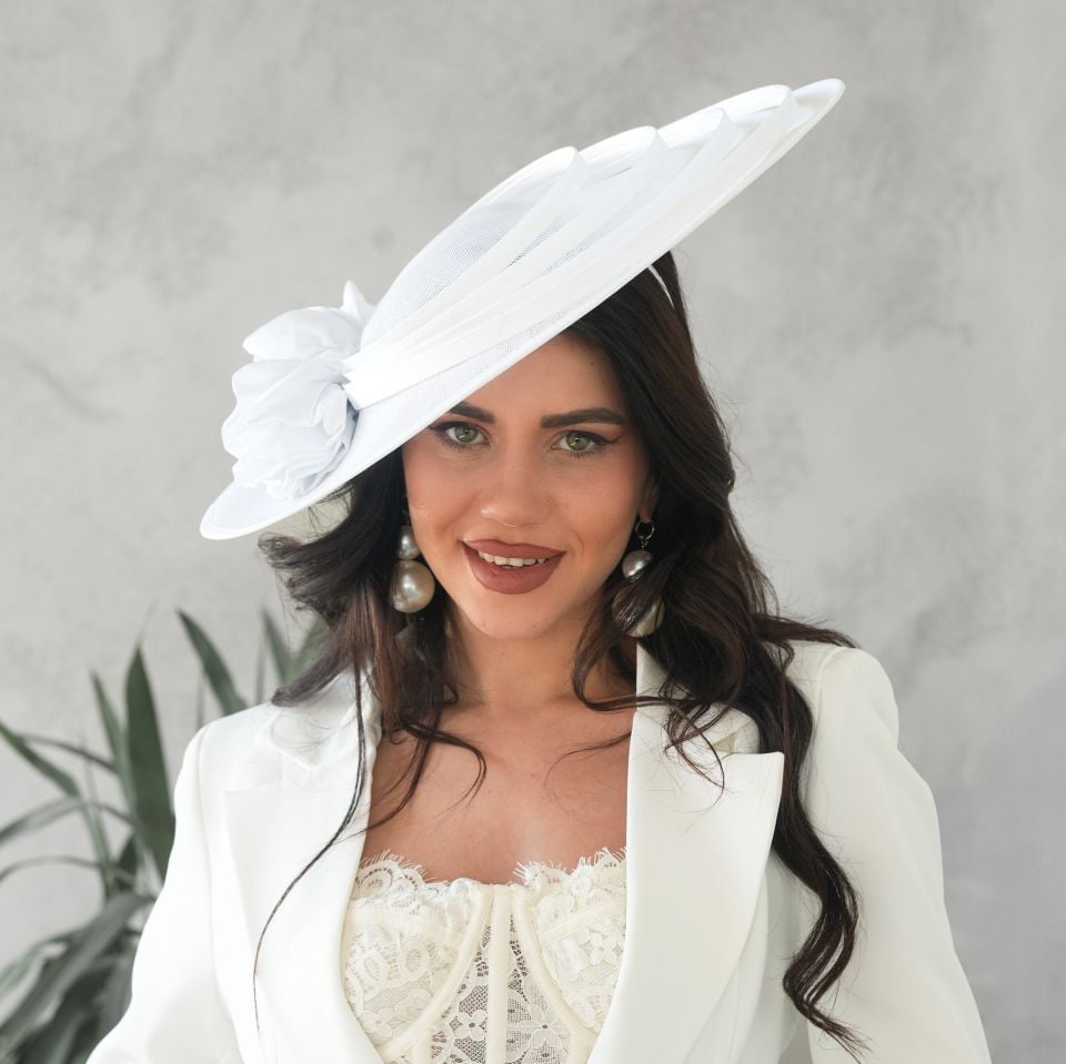 Mathilda Beyaz Renk Vualet 45 cm Özel Şapka Kutulu