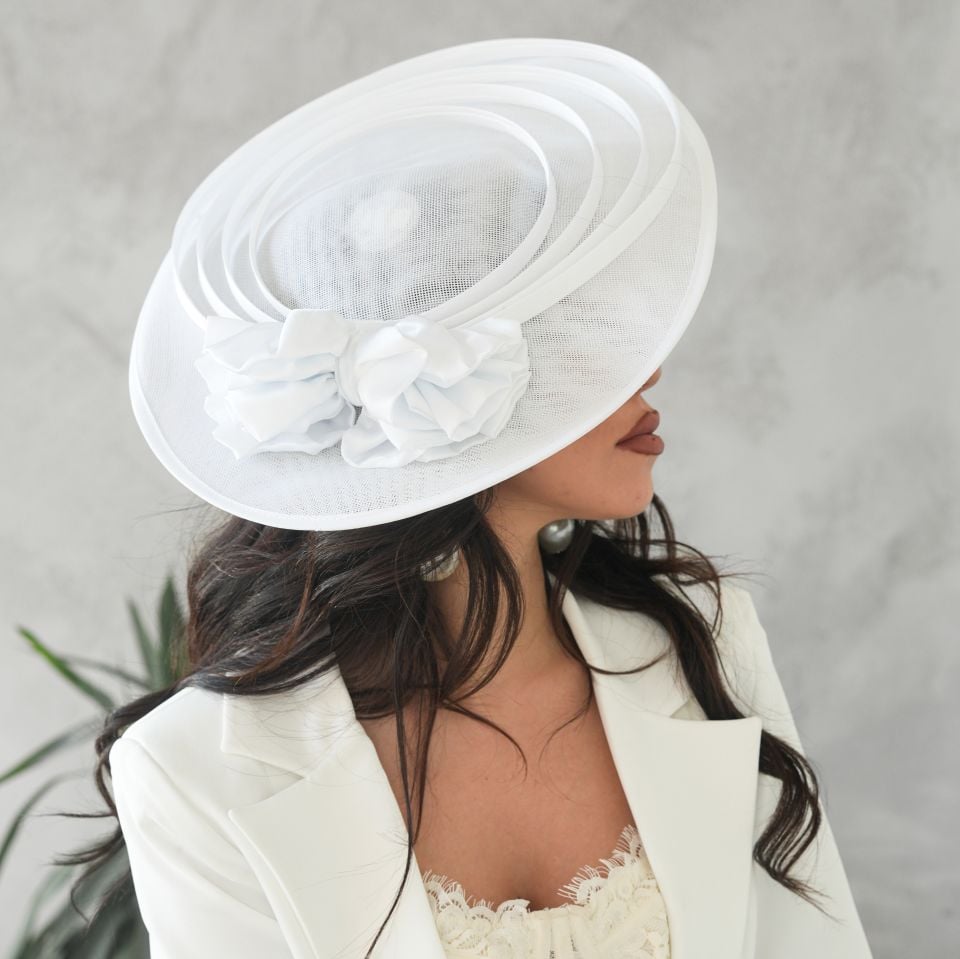 Mathilda Beyaz Renk Vualet 45 cm Özel Şapka Kutulu