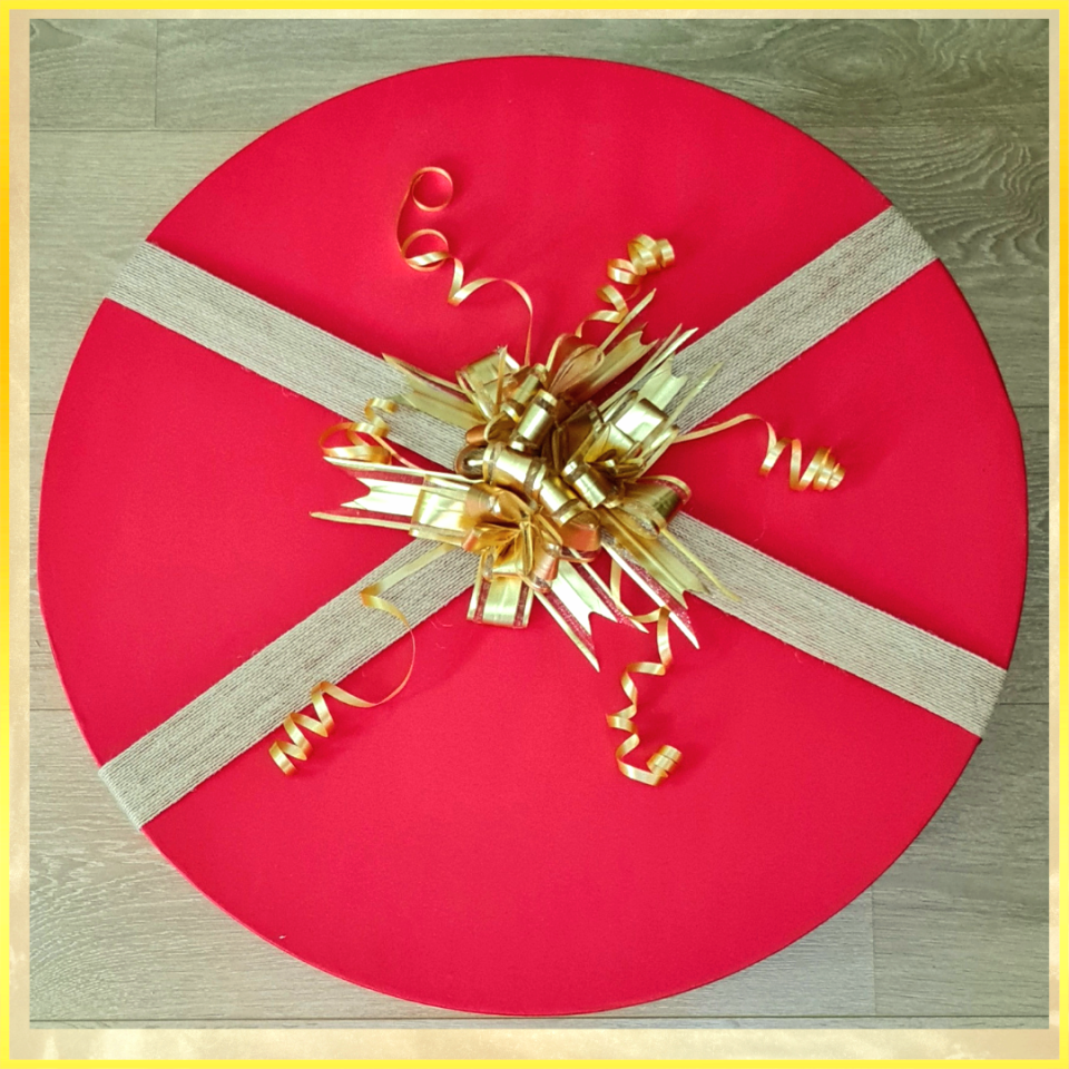 Lilly İnci Beyaz  Siyah Vualet Şapka 45 cm