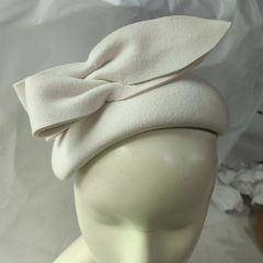 Lori Krem Renk Vualet Şapka 25 cm