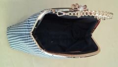 Fiyonk Model Siyah Beyaz Renk Piyedepul Kumaş Tasarım Çanta