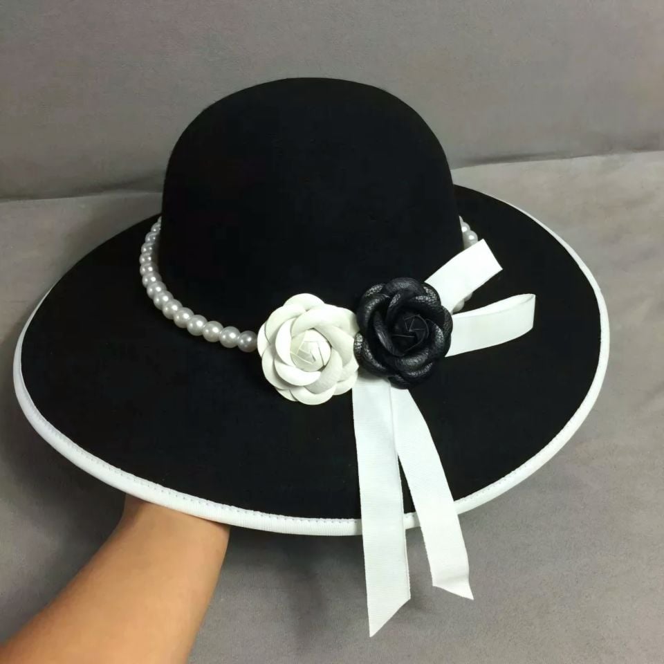 Carmen Siyah Beyaz Renk Derby Şapka