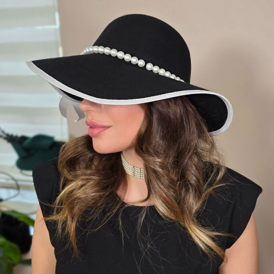 Carmen Siyah Beyaz Renk Derby Şapka