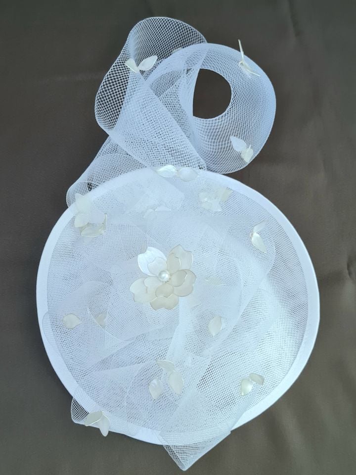 Alanis Beyaz Renk Vualet Şapka 35 cm