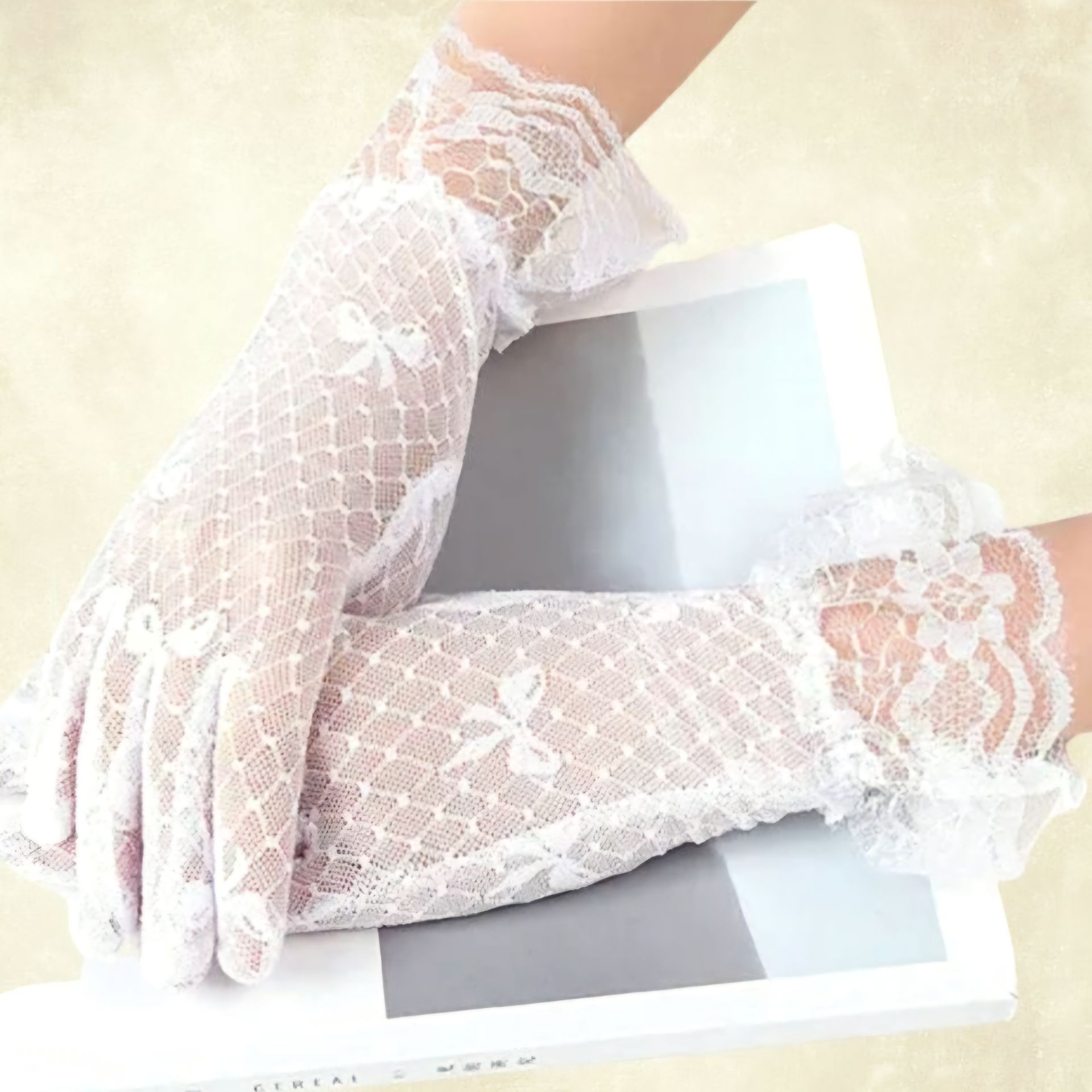 Barones Beyaz Desenli Dantel Eldiven