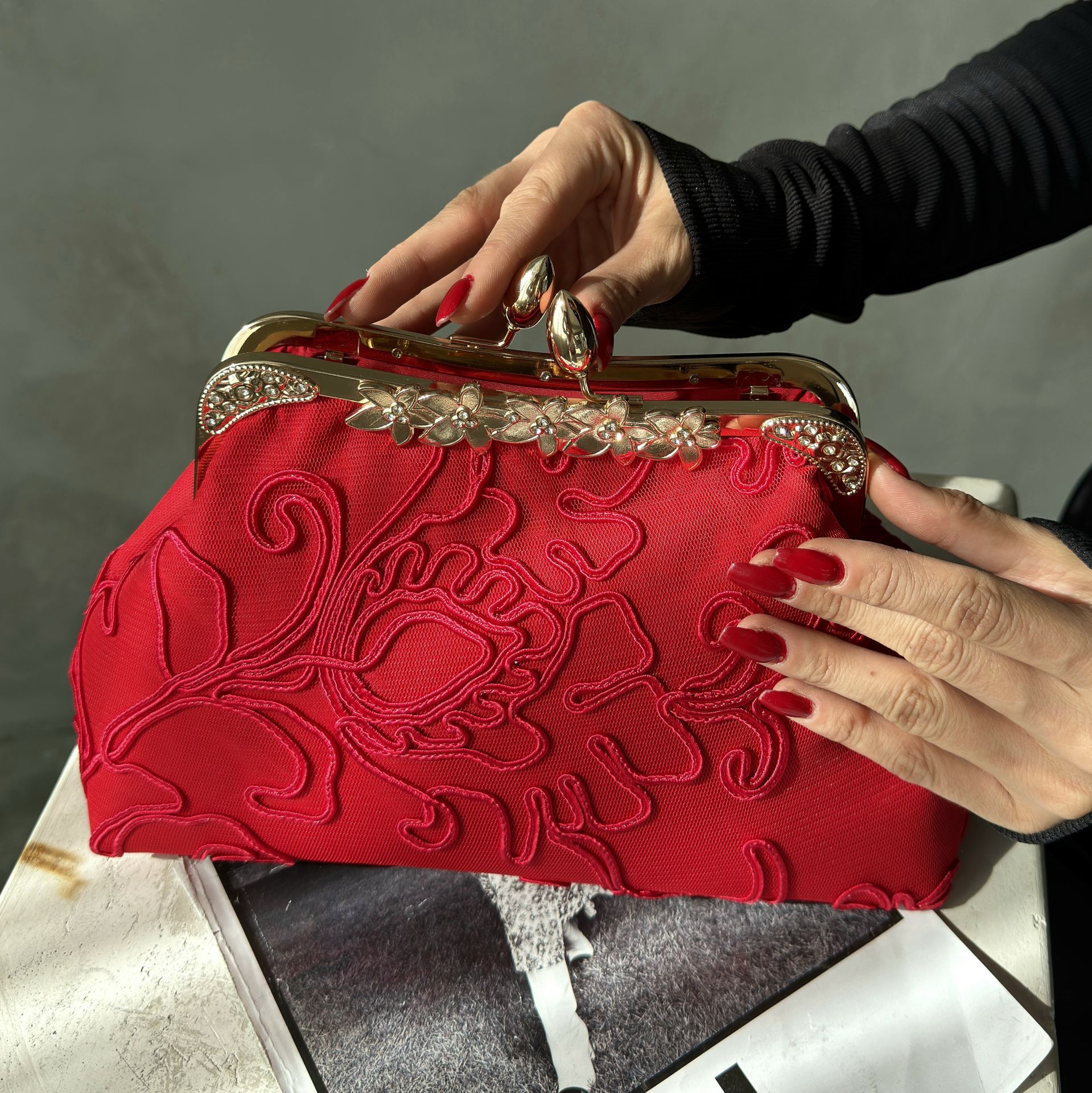 Çiçek Model Kırmızı Renk Dantel Kumaş Çanta