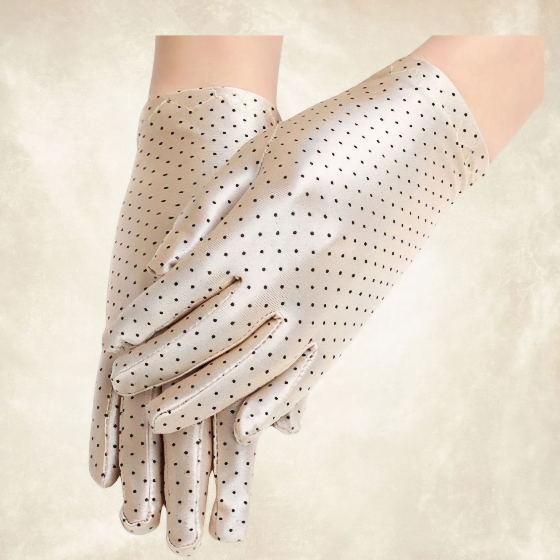 Opera Bej Renk Puantiyeli Saten  Eldiven