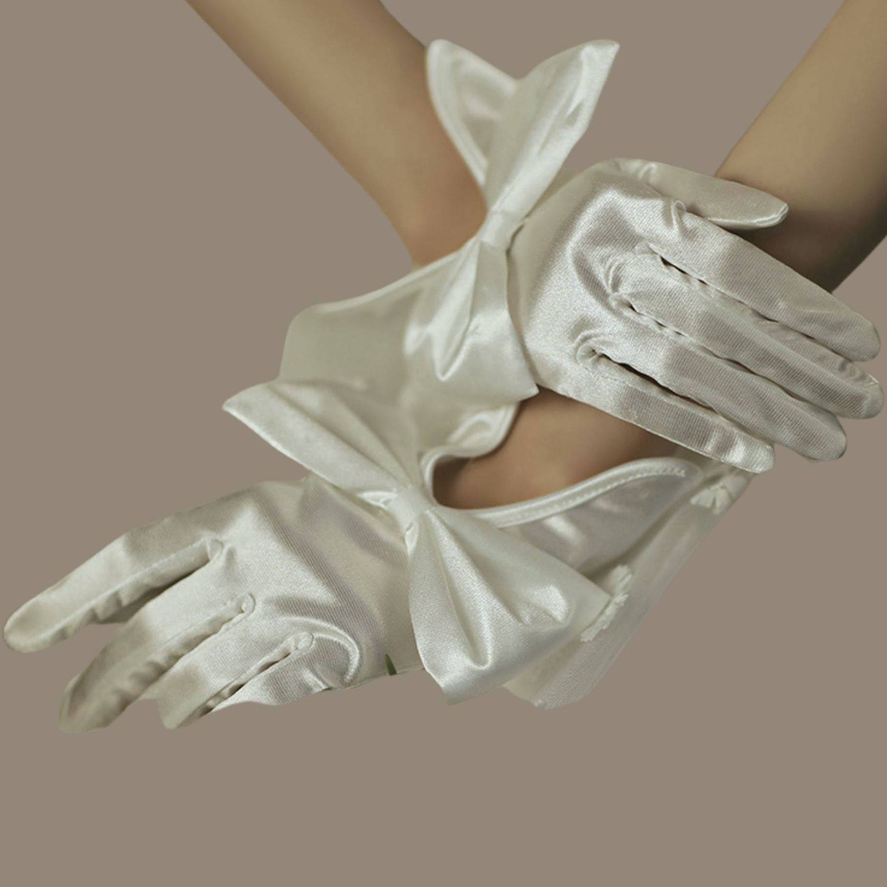 Düşes İnci Beyaz Fiyonklu İpek Saten Eldiven
