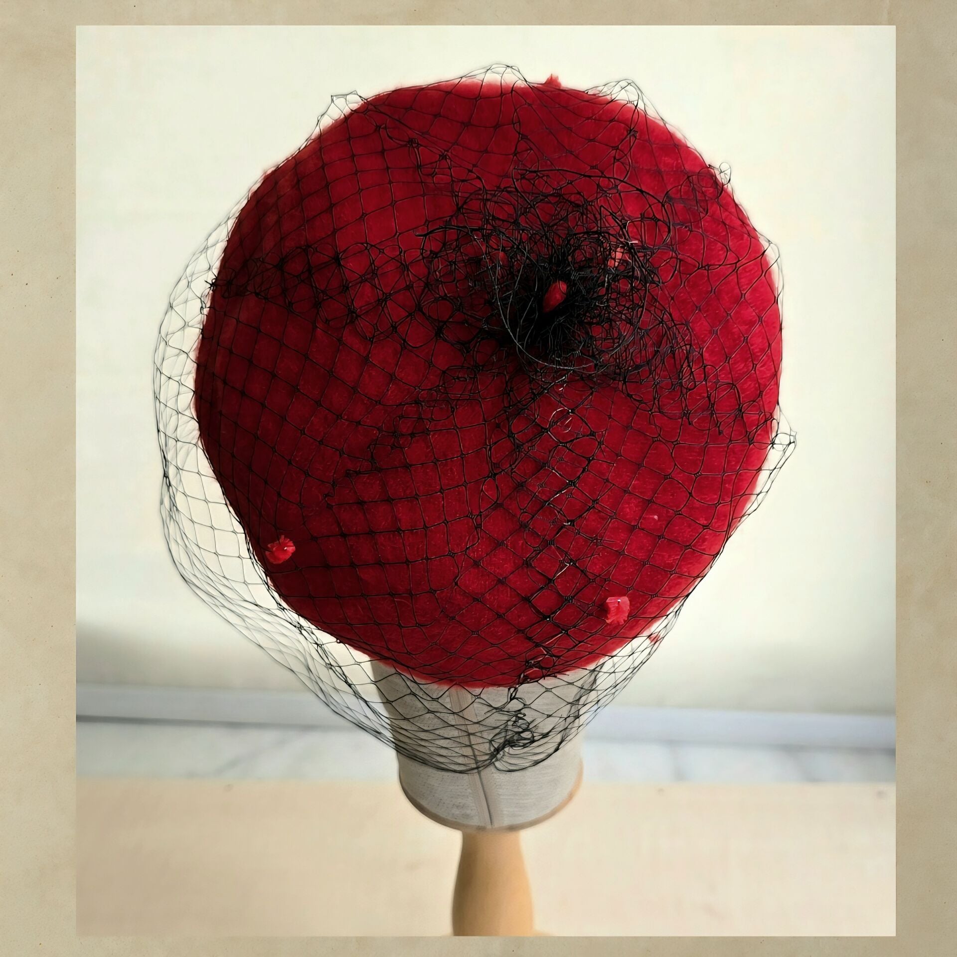 Amata Koyu Kırmızı Renk Ressam Bere S Beden