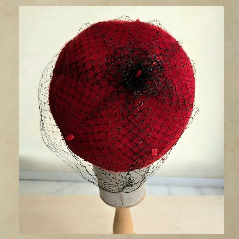 Amata Koyu Kırmızı Renk Ressam Bere S Beden