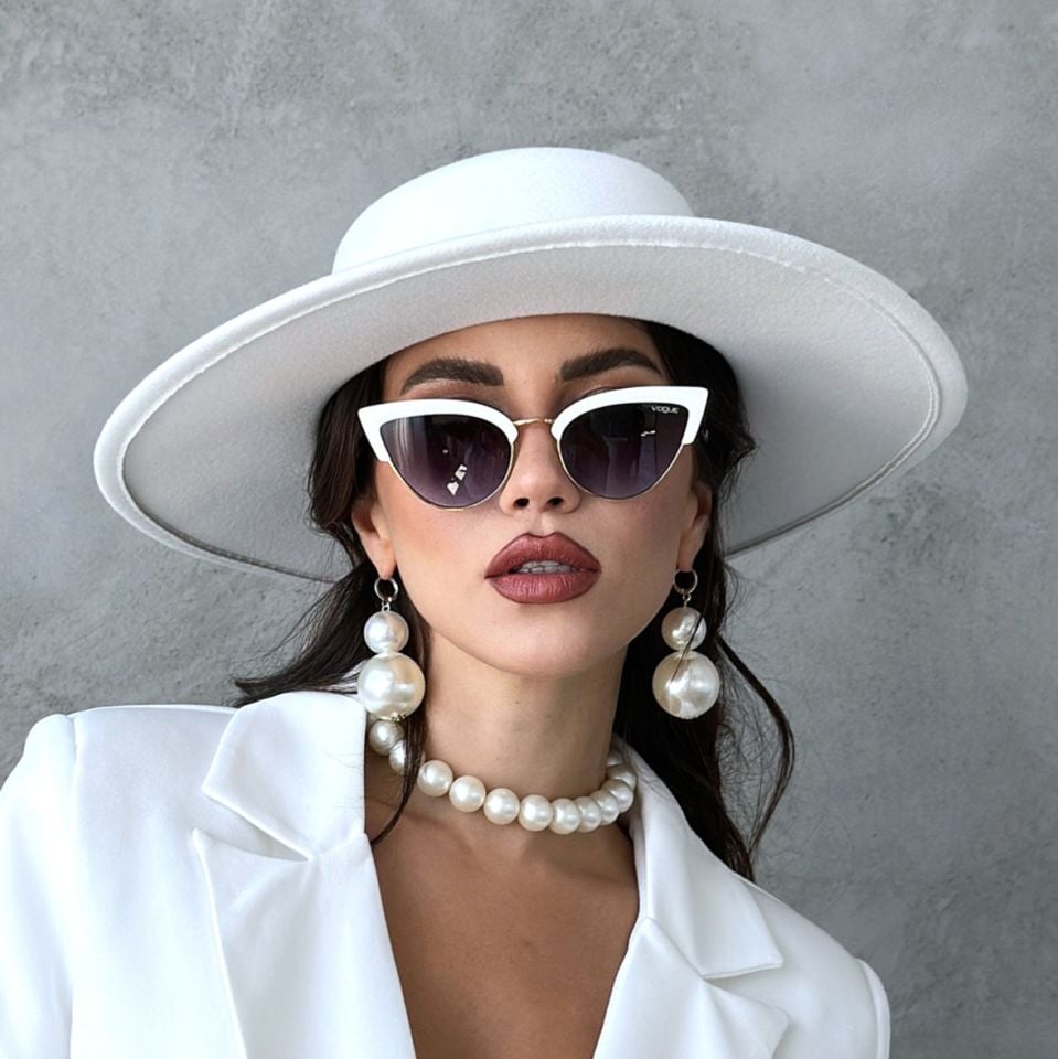 Ruth Beyaz Renk Derby  Şapka 9 Cm Kenarlı