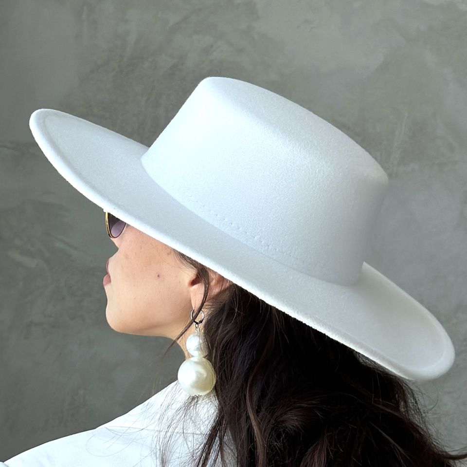 Ruth Beyaz Renk Derby  Şapka 9 Cm Kenarlı