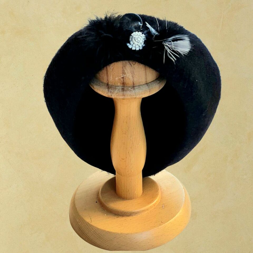 Amata Siyah Renk Ressam Bere Yetişkin Boy