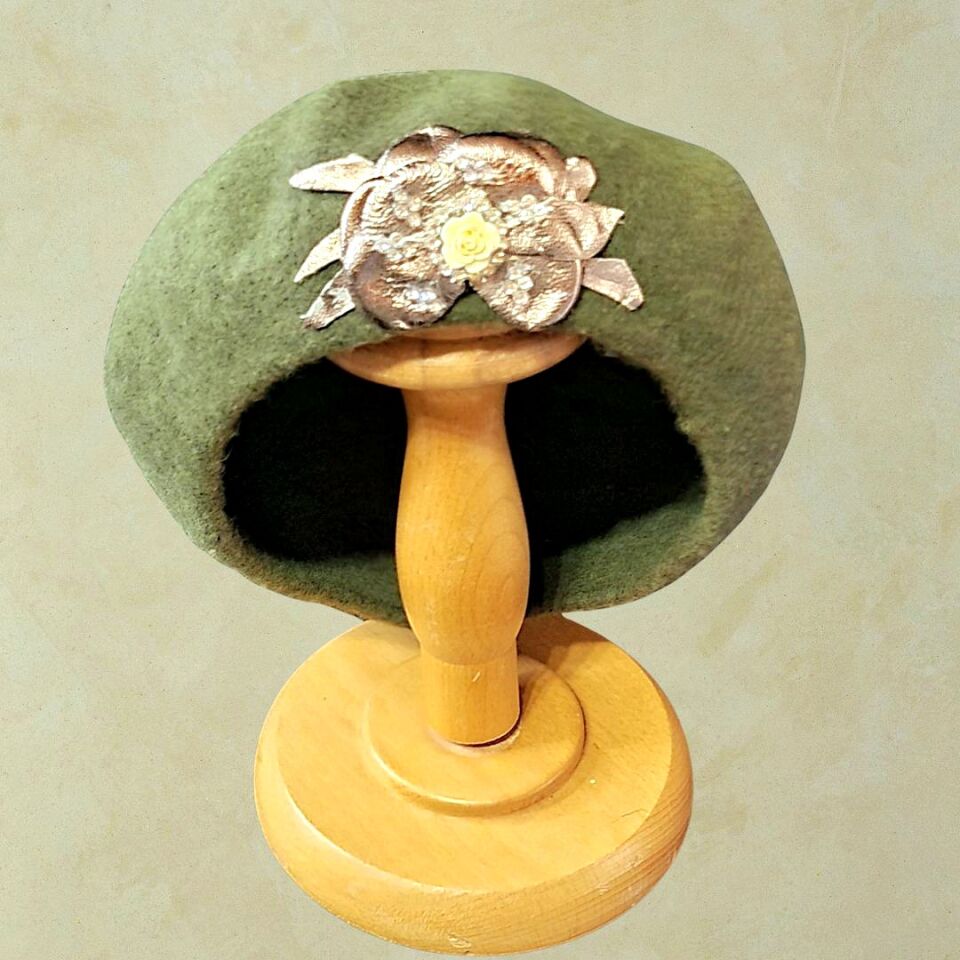 Amata Haki Yeşil Renk Ressam Bere Yetişkin Boy