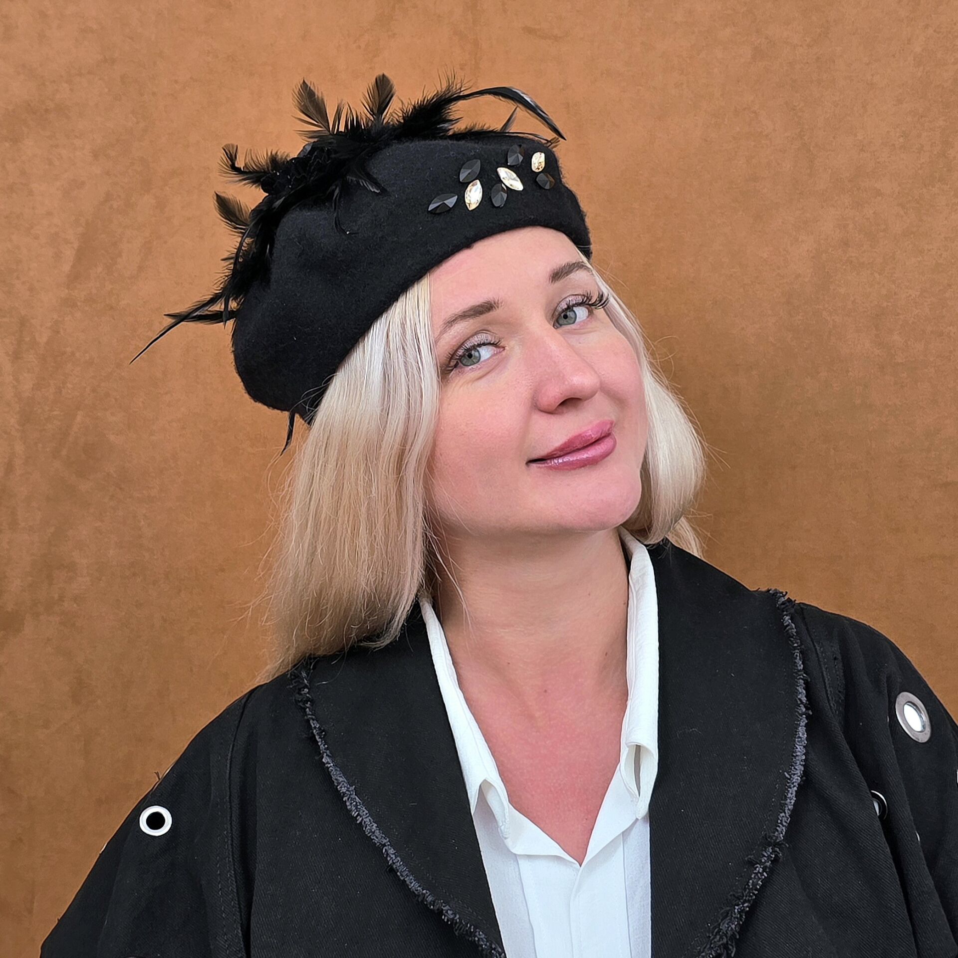 Amata Siyah Renk Ressam Bere Yetişkin Boy