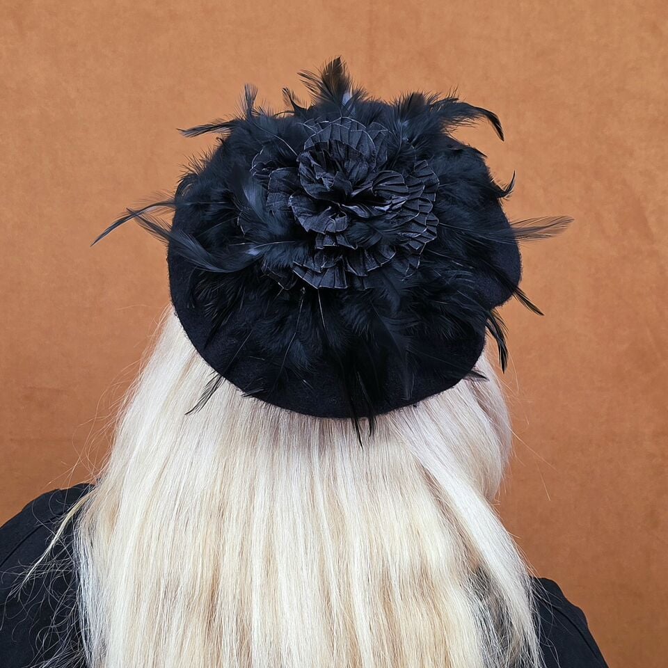 Amata Siyah Renk Ressam Bere Yetişkin Boy