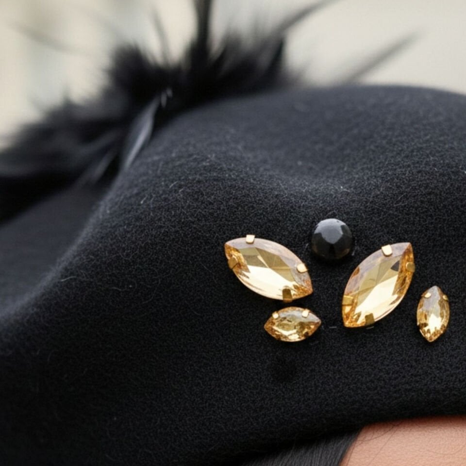 Amata Siyah Renk Ressam Bere Yetişkin Boy