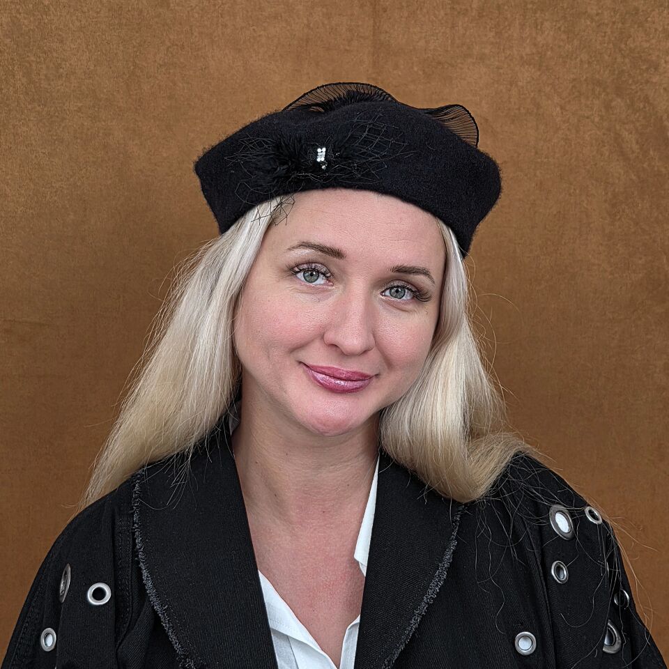 Amata Siyah Renk Ressam Bere Yetişkin Boy