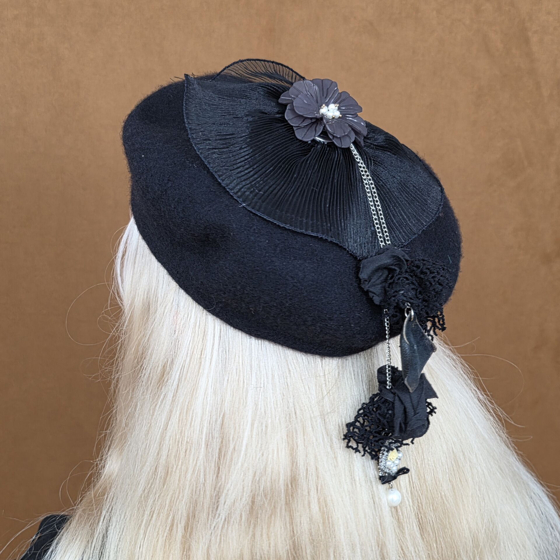 Amata Siyah Renk Ressam Bere Yetişkin Boy