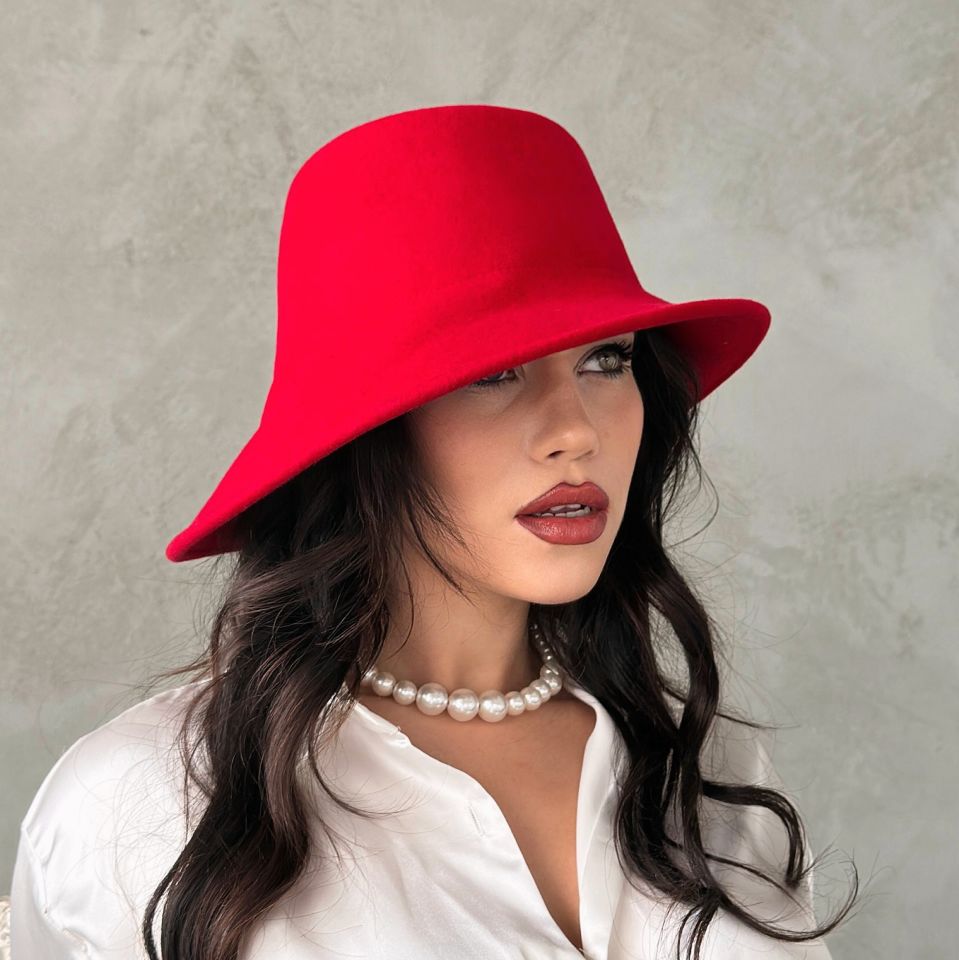 Vafara  Asimetrik Kırmızı Renk Kaşe Kumaş Şapka