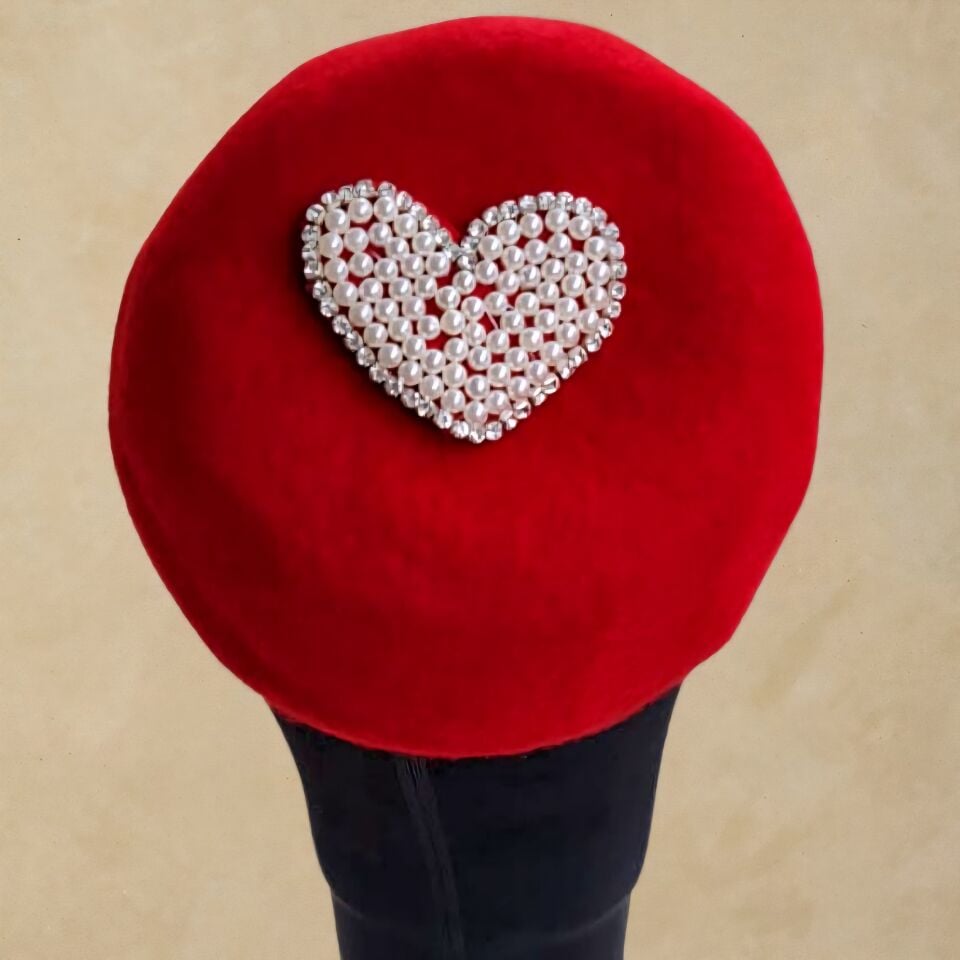 Amata Kırmızı Renk Ressam Bere 5- 15 yaş