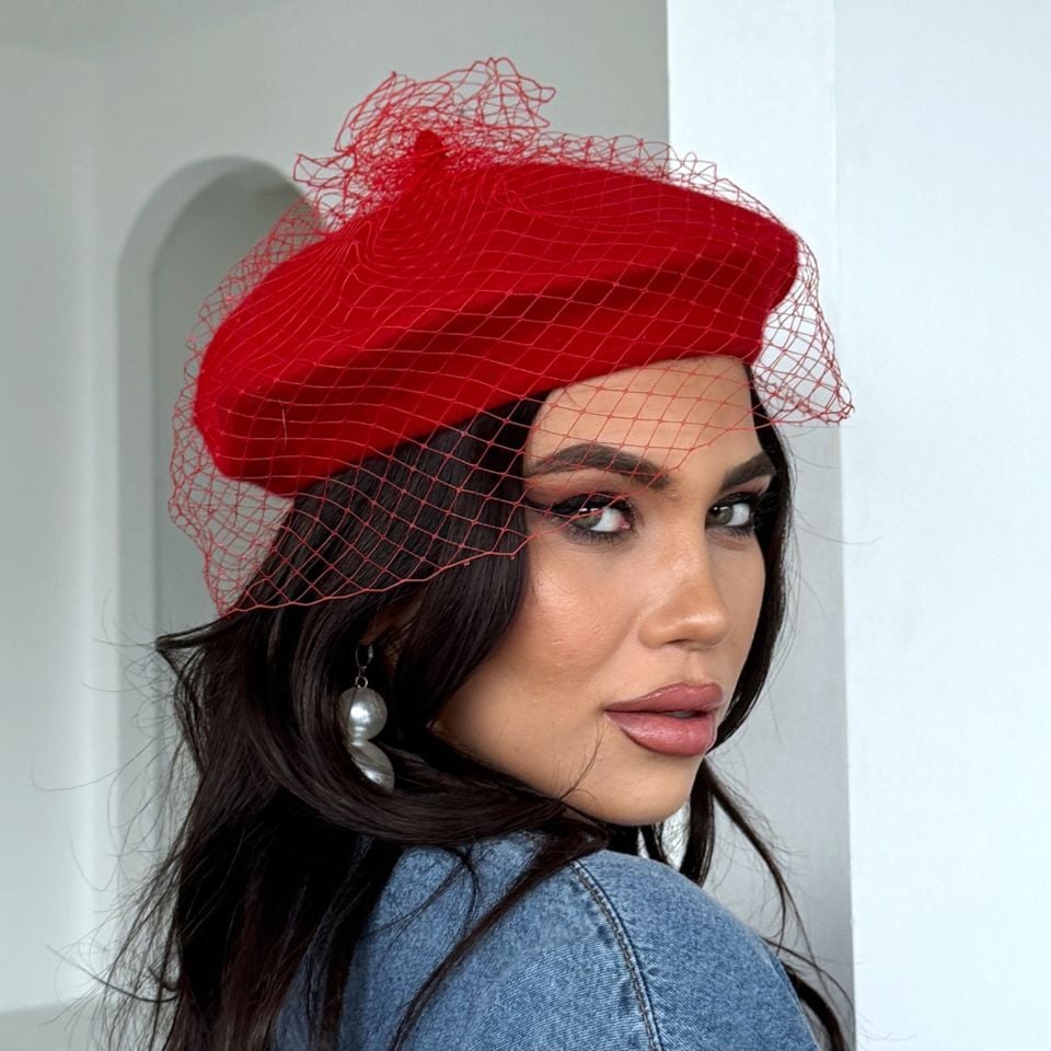 Amata Kırmızı Renk Ressam Bere Yetişkin Boy